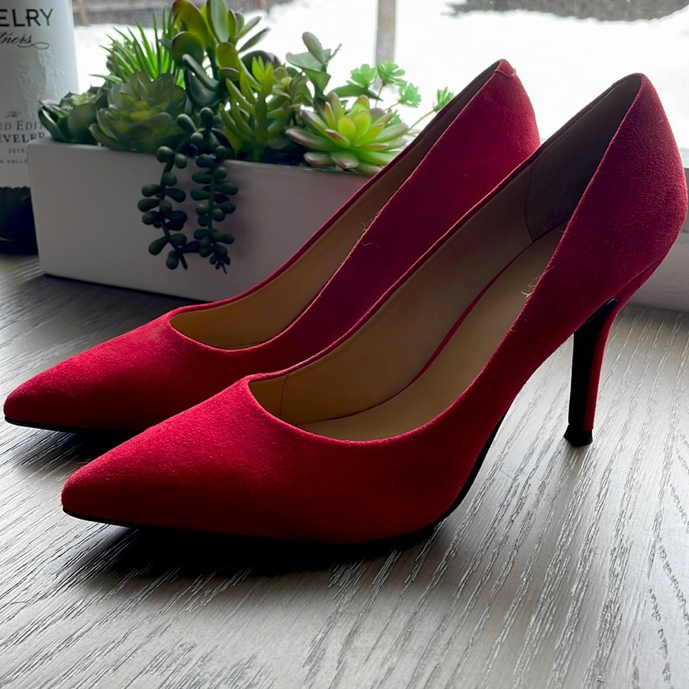 Gorgeous red heels